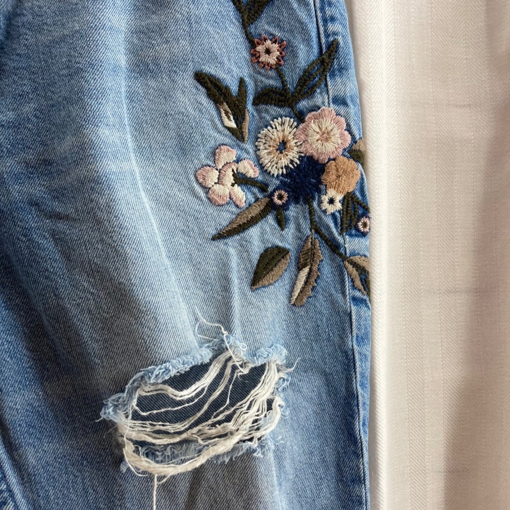 Abercrombie Fitch Annie High Rise Girlfriend Jeans Embroidered Ripped Frayed 26" - Picture 6 of 9